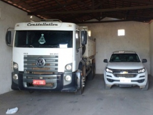 Veículos foram localizados em um galpão no município de São Sebastião. (Foto: Polícia Civil/Alagoas)