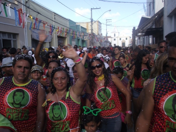Com 4 anos de tradição, bloco arrastou milhares de foliões no VIII Carnaval dos Carnavais de São Cristóvão.