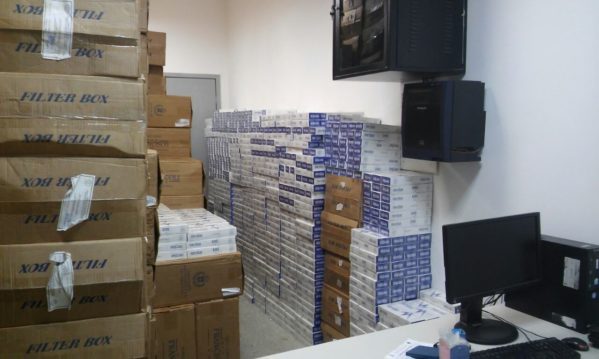 Apreendida carga de cigarros avaliada em mais de R$ 1 milhão em Aquidabã. (Foto: Delmanira Brito)