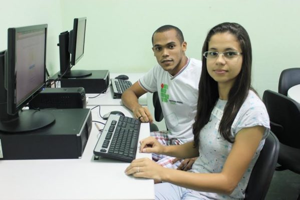 Anny Akácia Santos e José Anderson Brito se destacaram na fase regional do Desafio Universitário Empreendedor, promovido pelo Sebrae.