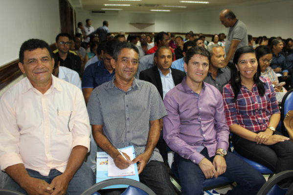 Além do presidente Vanderlan Correia (PMDB), também participaram do evento o vice-presidente, Diego Prado (PSDB) e o 2º secretário, Djalma Santana (PRP). Além da diretora financeira, Vivian Izabela.(Foto: Ascom/CMSC)