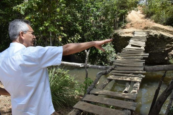  No povoado Camboatá, distante cerca de 4 km da Rodovia João Bebe Água, o prefeito municipal está providencia a captação de recursos para construção da ponte sobre o rio Pitanga. (Foto: Márcio Garcez)