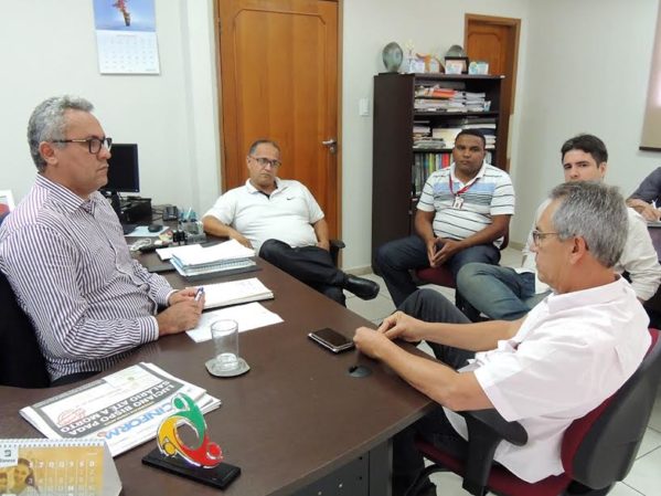  Prefeito estava acompanhado do Secretário Municipal de Agricultura e Meio Ambient, Carlos Tadeu. (Foto: Edinaldo Nascimento/ascom/Semarh)