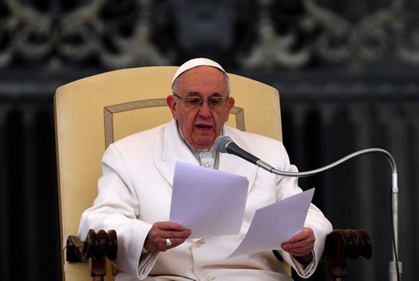 Papa Francisco diz que cristãos que consultam horóscopos e cartomantes não têm 'fé tão forte' (Foto: Alberto Pizzoli / AFP)