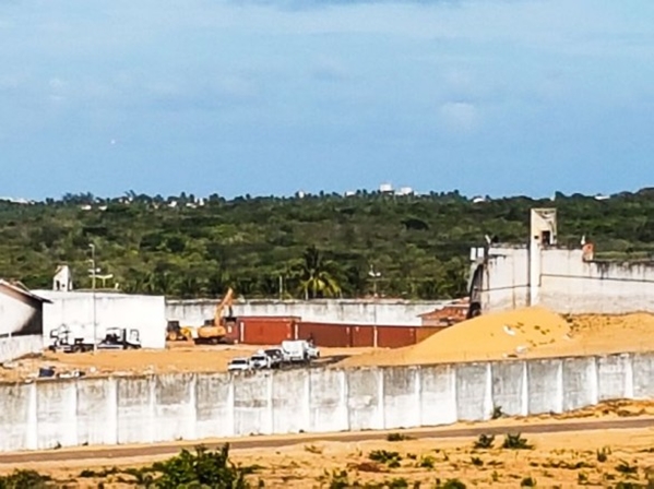 Em vistoria no presídio de Alcaçuz, agentes encontraram revólver e grande quantidade de armas brancas (Foto: Sumaia Villela/Agência Brasil) 