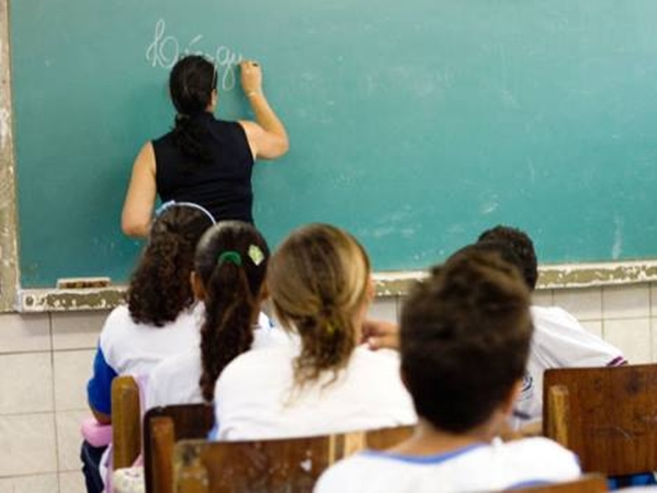 Governo de Sergipe prorroga pagamento do abono dos professores da Rede Estadual