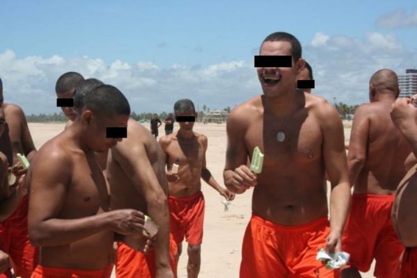 Os internos do Hospital de Custódia e Tratamento Penitenciário de Sergipe (HCTP) tiveram um dia de lazer nesta quarta-feira, 15, na praia de Atalaia