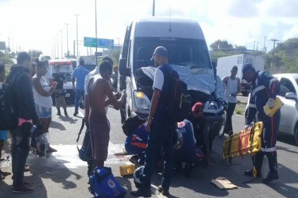 Motociclista morre após acidente com cavalo e van na BR-235 . (Foto: redes sociais) 