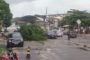 Após chuvas, muro desaba e atinge 1 veículo em São Cristóvão; veja imagens