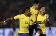 Paulinho marca três, Brasil goleia o Uruguai e fica bem próximo da Copa de 2018