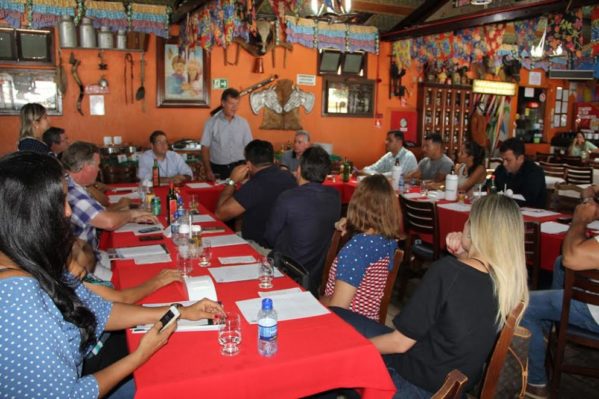 Deptado Laércio participa de almoço com representantes da Abrasel para falar de temas relacionados à área. (Foto: ascom/Laércio)