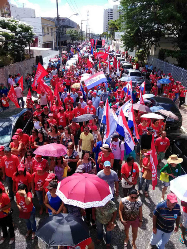 Mais de dois mil nas ruas contra a privatização da DESO