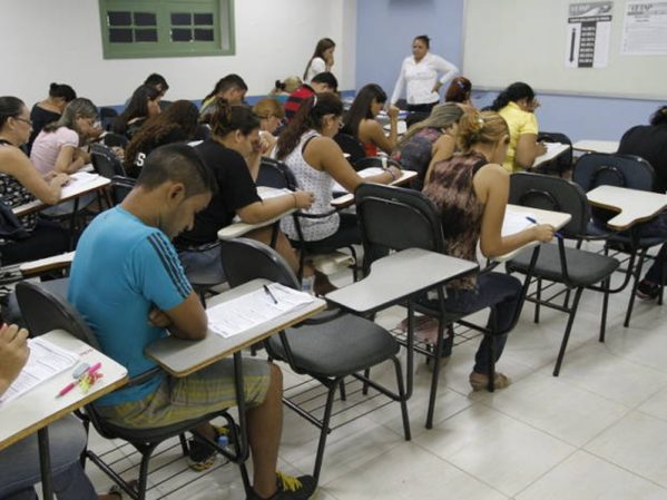 Candidatos fazem prova de concurso público (Foto: Camila Lima/O Liberal)