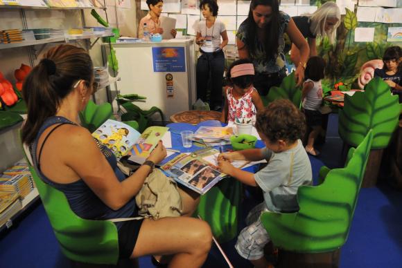 Os livros infantis têm papel fundamental na formação das crianças e ajudam inclusive no processo de alfabetização -Elza Fiúza/Arquivo Agência Brasil