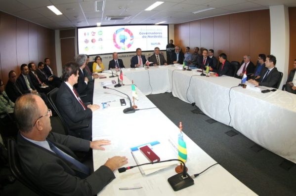 Belivaldo Chagas discute criação de fundo previdenciário em encontro de governadores do Nordeste