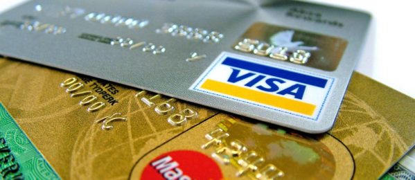 Taxa de juros de pagamento mínimo do cartão ainda é de 230,4%