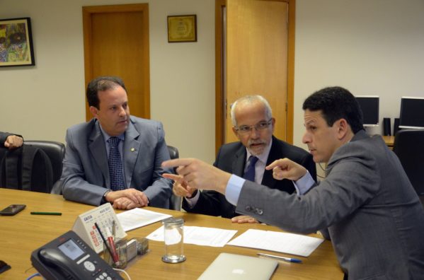 Edvaldo se reuniu com ministro das Cidades, acompanhado do líder do Governo Federal no Congresso. Fotos: Divulgação
