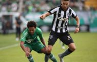 Roger e Pimpão garantem vitória do Botafogo diante da Chapecoense; confira a classificação do Brasileirão