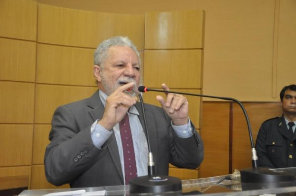 Deputado Francisco Gualberto anuncia que vai se desfiliar do PT