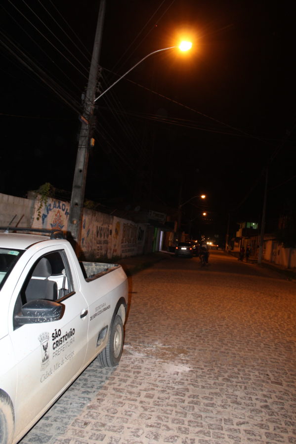 A prefeitura de São Cristóvão disponibiliza os telefones 3023-3033/ 9 9129-1619 para que a população informe locais que estão sem iluminação ou com as estruturas danificadas.