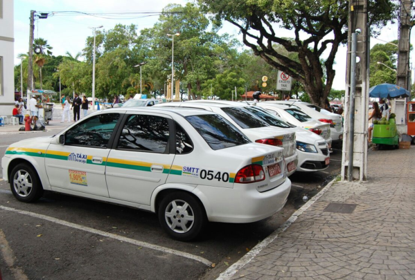SMTTs de Aracaju e São Cristóvão liberam táxis bandeira para trabalharem como ‘lotação' nessa sexta, 30