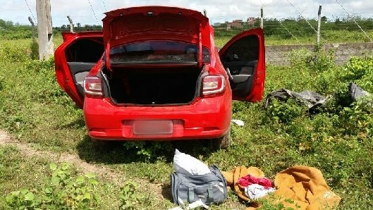 O carro de Paulo Sérgio foi encontrado abandonado no Parque dos Fárois, em Nossa Senhora do Socorro.