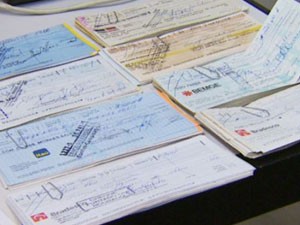 Aumenta o número de cheques devolvidos por falta de fundos