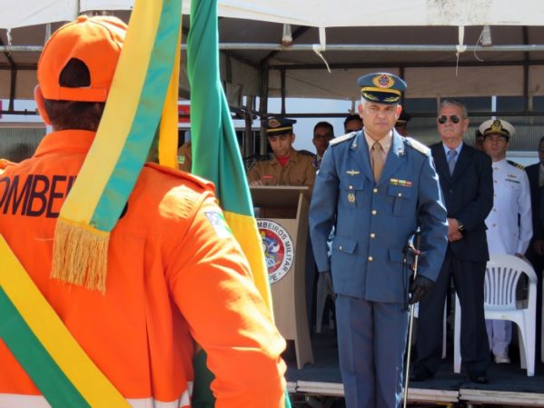 O coronel Erivaldo Mendes iniciou o curso de Formação de Oficiais Bombeiro Militar em 1996