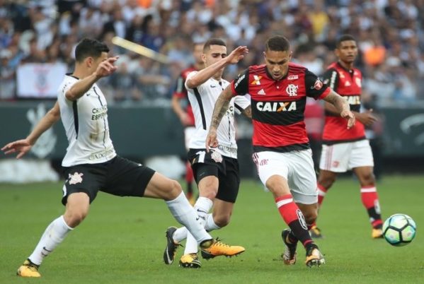 Em jogo de tempos distintos, Flamengo e Corinthians empatam