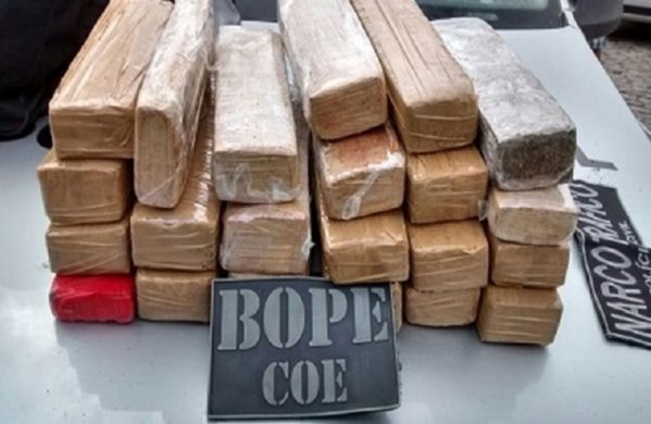 A operação ocorreu na divisa com o estado de Sergipe, durante abordagem policial. Militares encontraram 166 tabletes de maconha dentro de um veículo, um total de 103 quilos da droga.