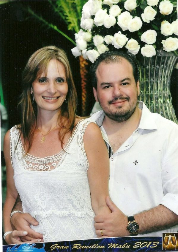 Cláudia e Cristian em foto de perfil no Facebook (Foto: Reprodução/Facebook)