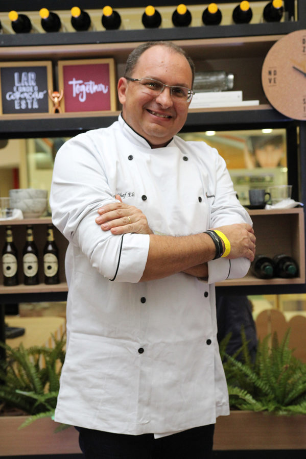 O jornalista Ely Augusto é um dos finalistas do desafio "Meu Pai é um Grande Chef"