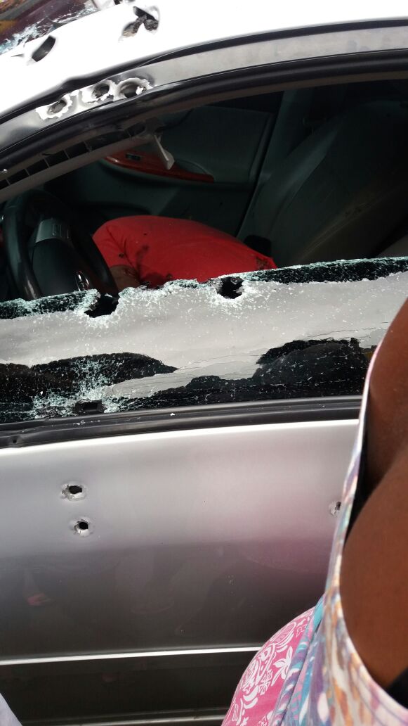 Vítima foi alvo de vários tiros dentro do veículo (foto: redes sociais)