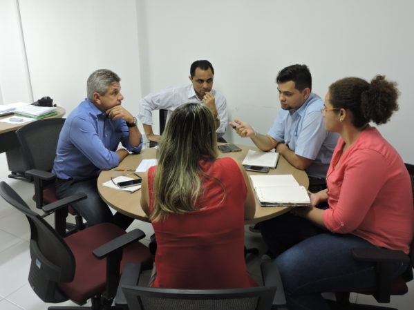 Prefeitura de Aracaju discute situação dos carroceiros