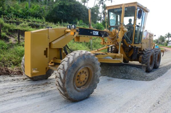 Iniciada obras de pavimentação da estrada do Catamarã ao Povoado Caípe.