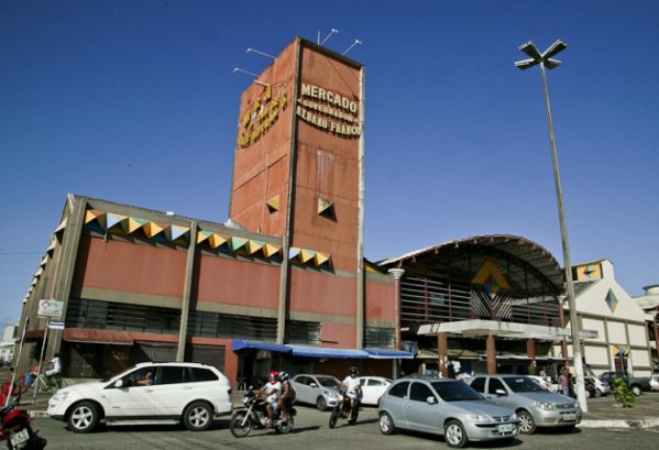 Mercado Albano Franco fecha para limpeza geral na segunda-feira