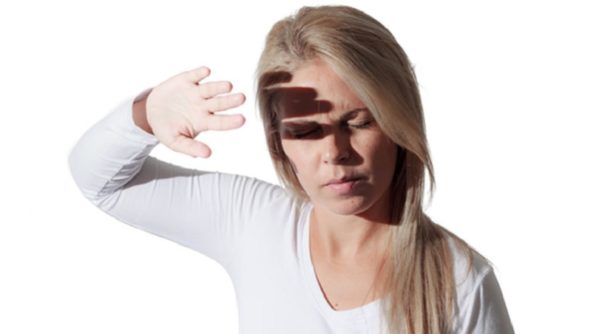 5 sintomas da enxaqueca que não tem nada a ver com dor de cabeça