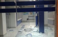 Bando explode caixas eletrônicos de agência bancária e fazem reféns no interior de Sergipe