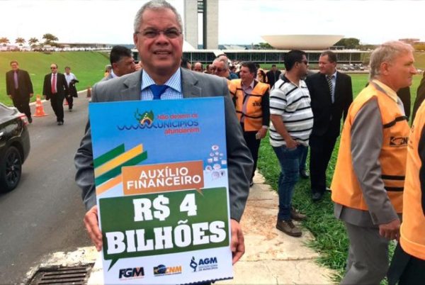 Em Brasília, prefeito de Socorro participa de manifestação em prol dos municípios brasileiros