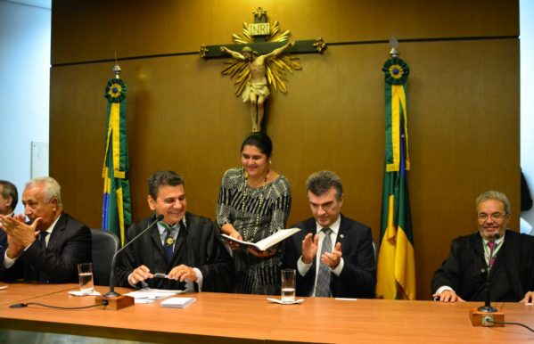 Conselheiro Ulices Andrade é empossado na presidência do TCE