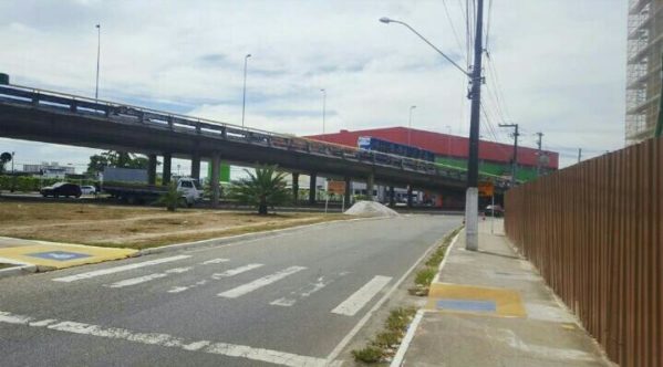 Pista de acesso à avenida Tancredo Neves pela Adélia Franco será fechada no fim de semana