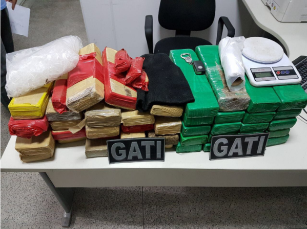 Polícia apreende 42 tabletes de maconha no Conjunto Jardim