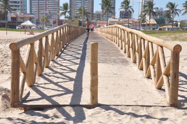 Governo constrói nova passarela de acesso à praia da Atalaia, na Cinelândia