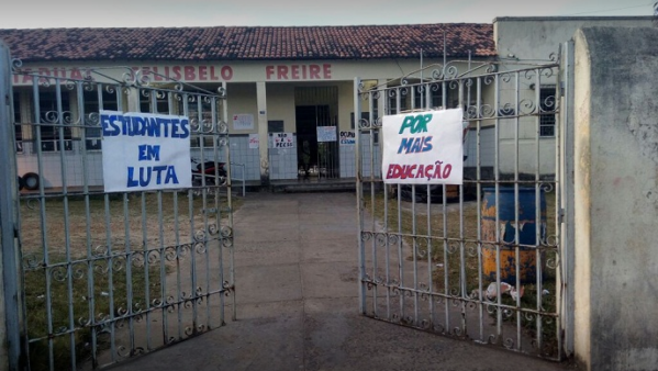 Estudantes de Itaporanga fazem greve contra o ensino médio em tempo integral