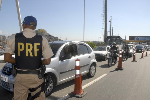 Operação da Polícia Rodoviária teve como meta reduzir acidentes e combater irregularidades praticadas por motoristas.  Foto: Agência Brasil