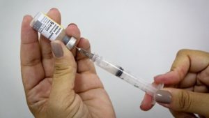 Governo estuda ampliar vacinação de febre amarela para todo o país