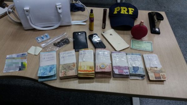 Em Capela, PRF prende três pessoas com maconha, cocaína e mais de R$ 9 mil em espécie