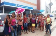 Pescadores fazem protesto contra atraso no pagamento do seguro-defeso