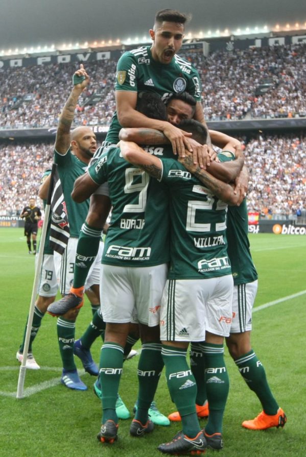 Corinthians vence Palmeiras no jogo de ida e abre vantagem na