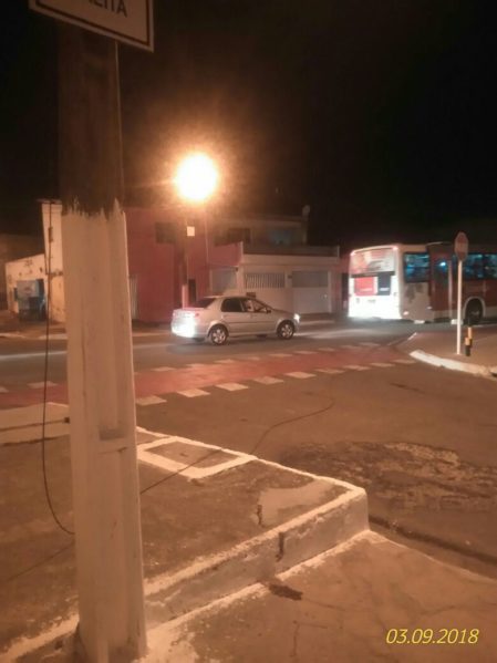 Fio da rede elétrica coloca em risco a vida dos moradores do bairro Industrial, em Aracaju